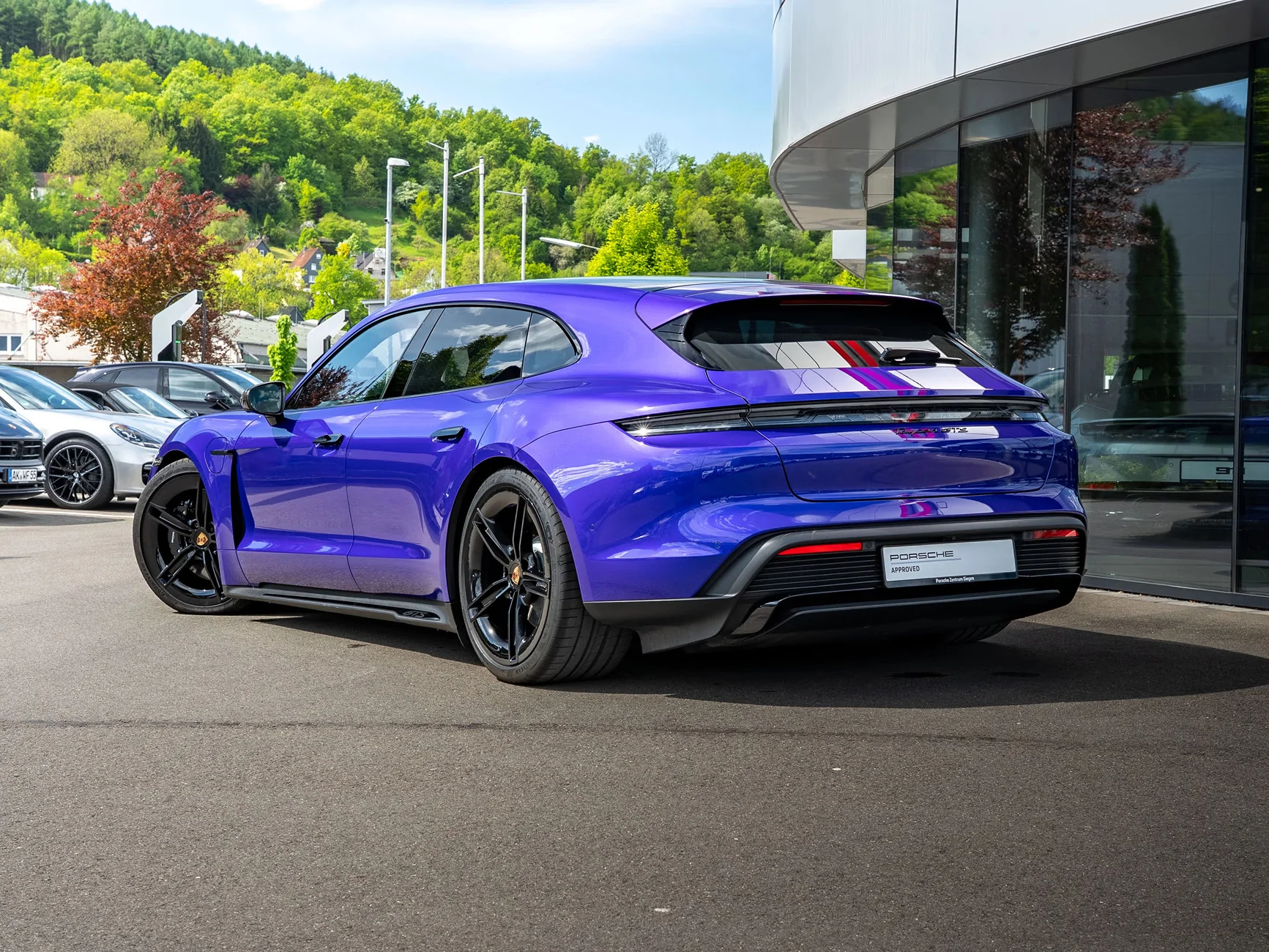 Porsche Taycan PURPLE SKY METALLIC Taycan Club 3840_st4