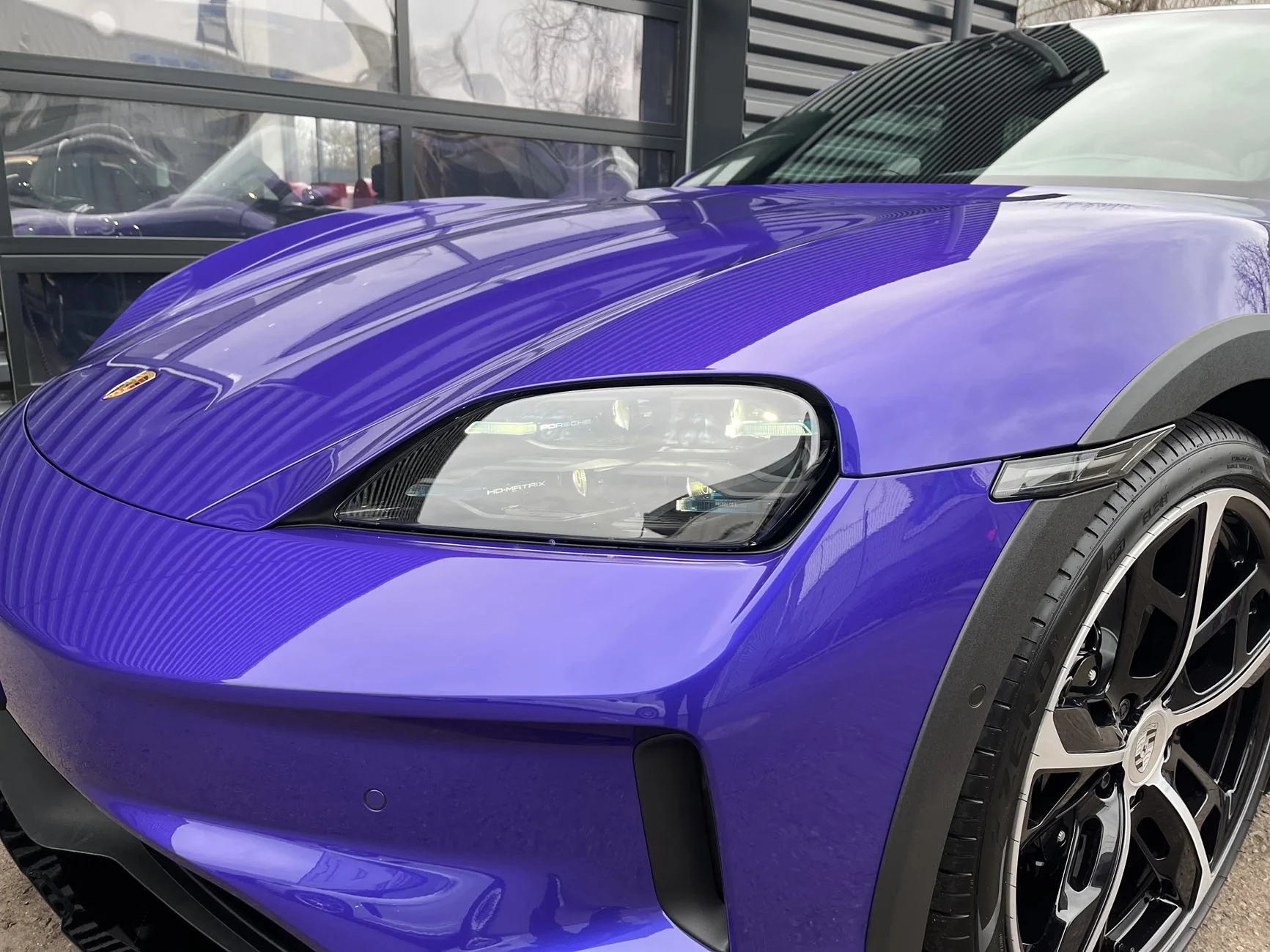 Porsche Taycan PURPLE SKY METALLIC Taycan Club ct1