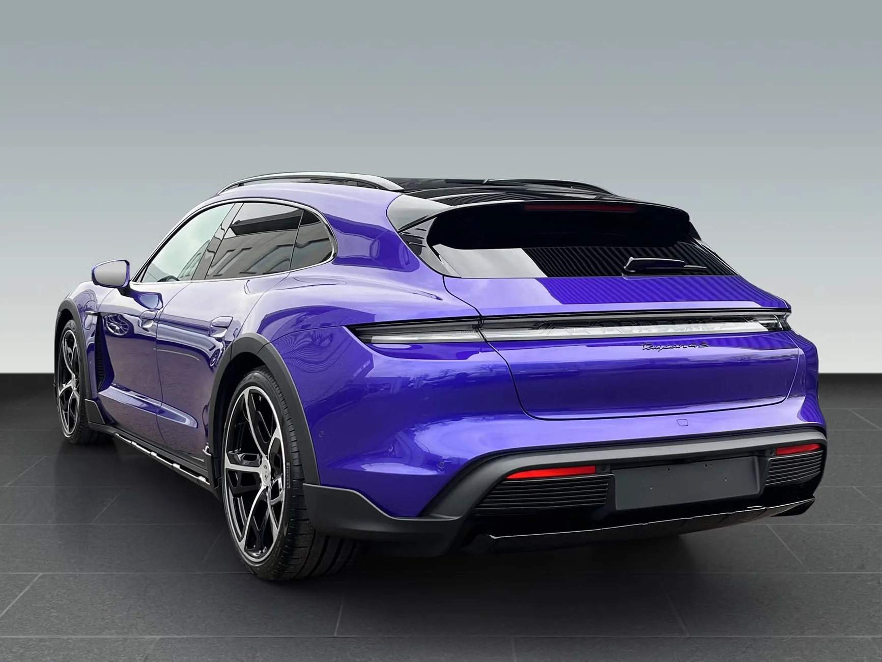 Porsche Taycan PURPLE SKY METALLIC Taycan Club ct3