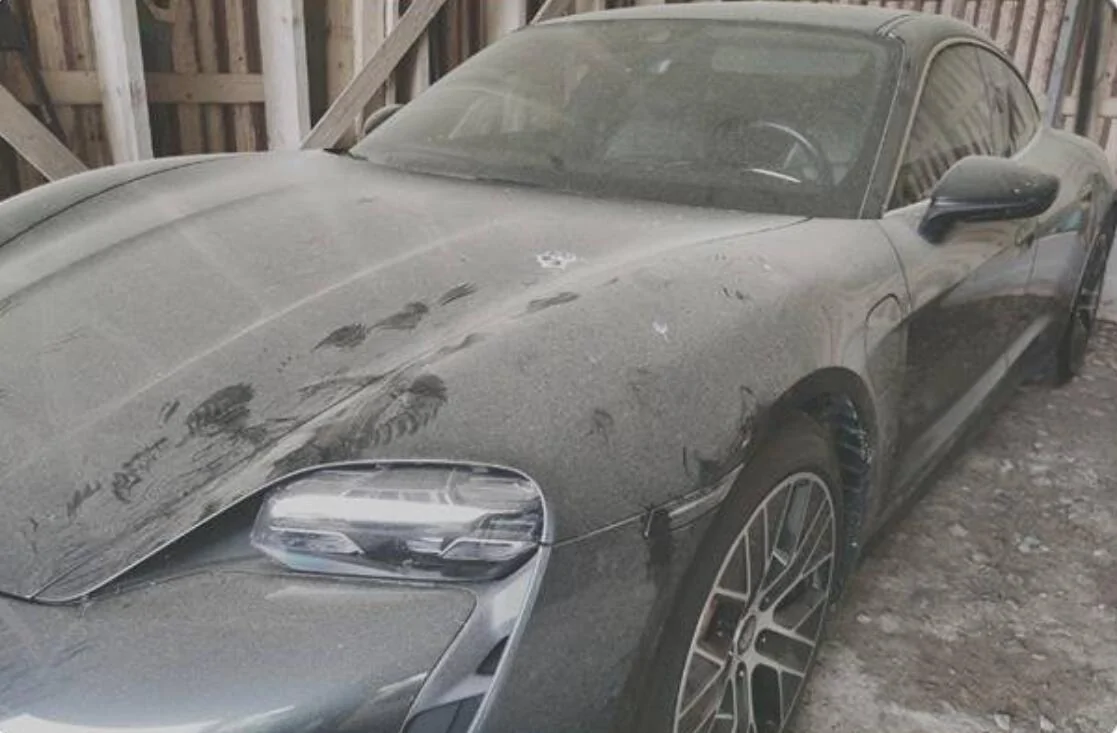 Porsche Taycan 1 year 8 months gone -  Electrical system fault Barn_2025-08-17 132025