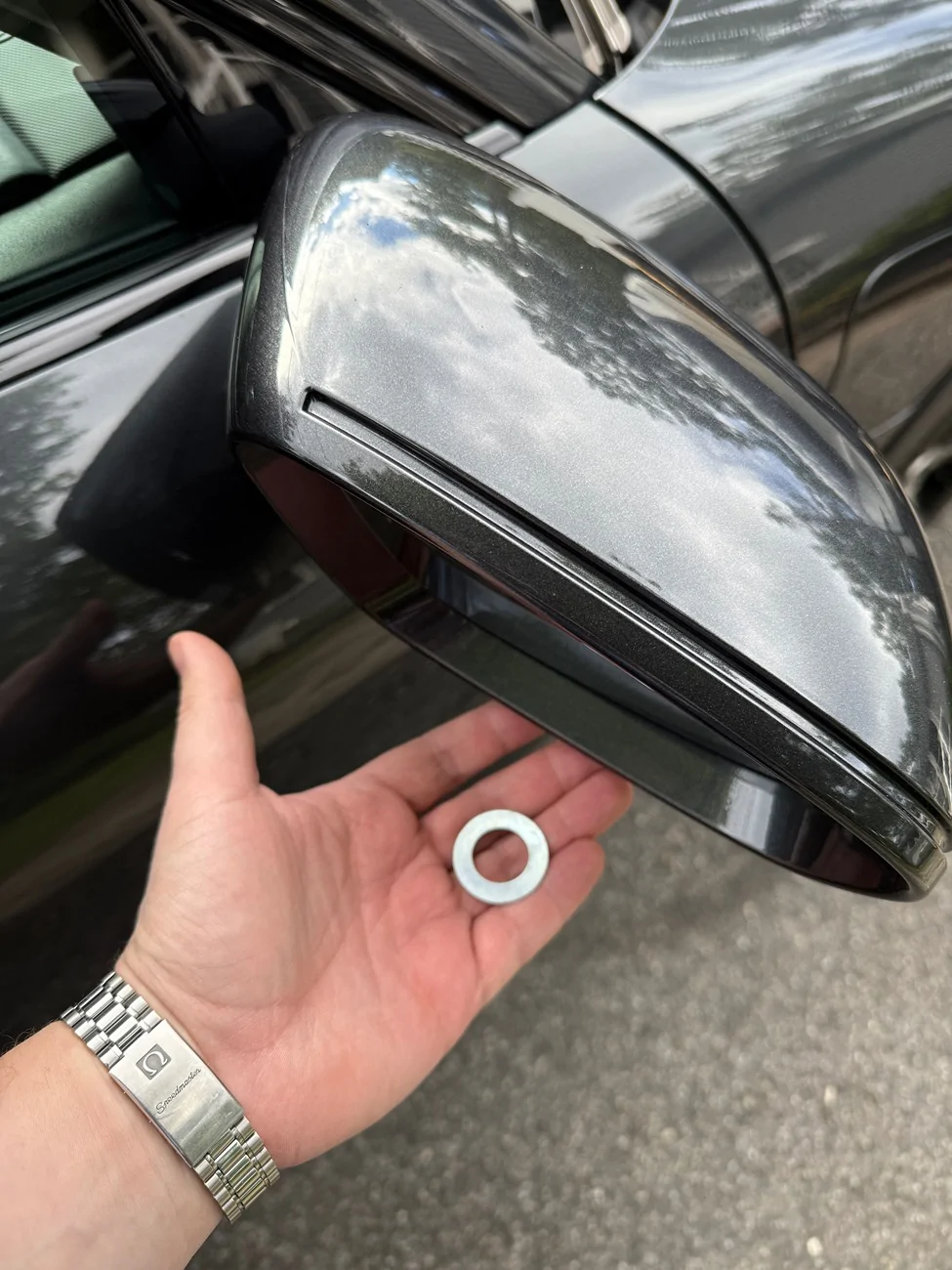 Porsche Taycan Power Folding Mirror turns to wet noodle (aka broken power folding mirror) IMG_7282