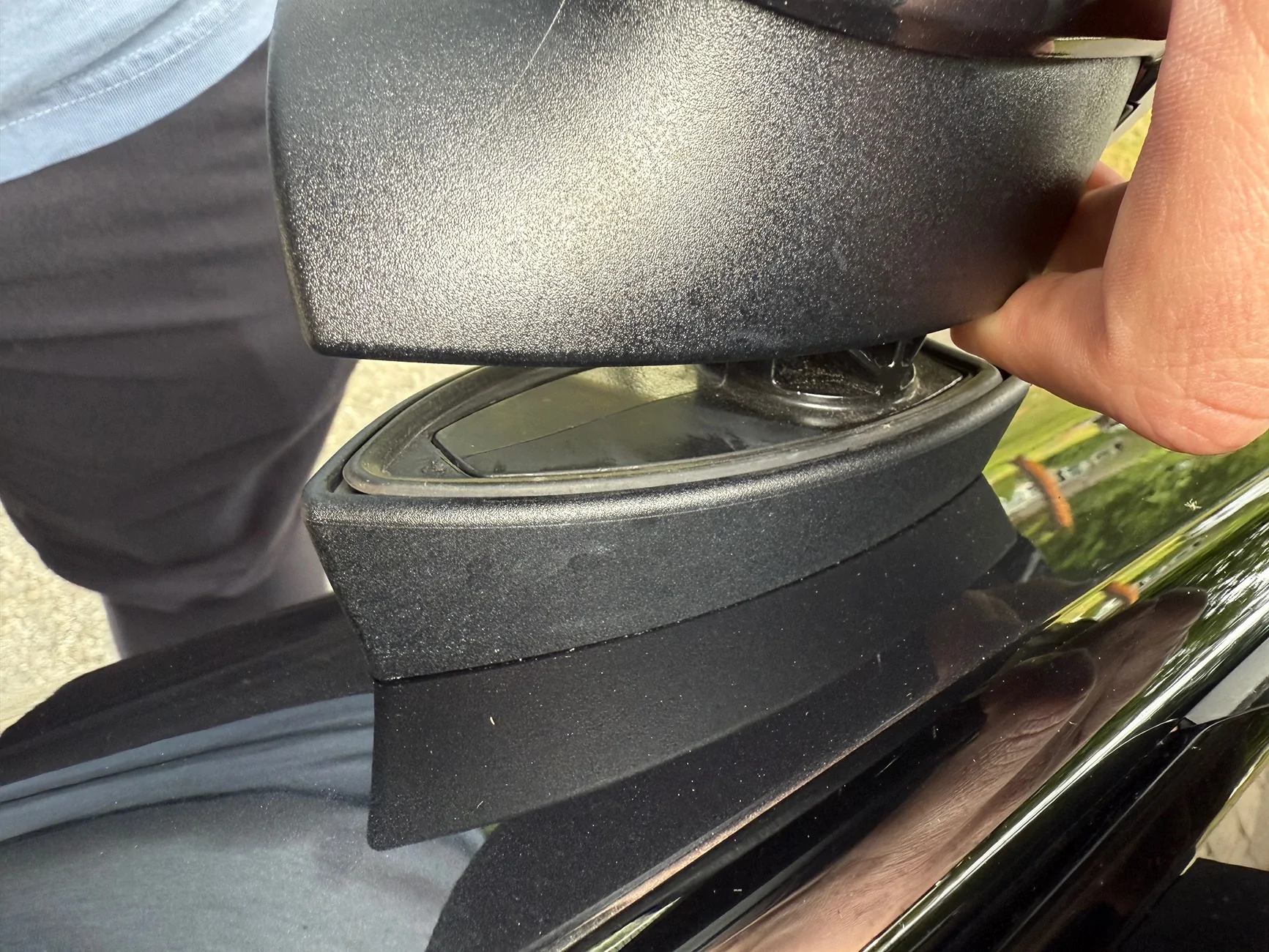 Porsche Taycan Power Folding Mirror turns to wet noodle (aka broken power folding mirror) IMG_7283