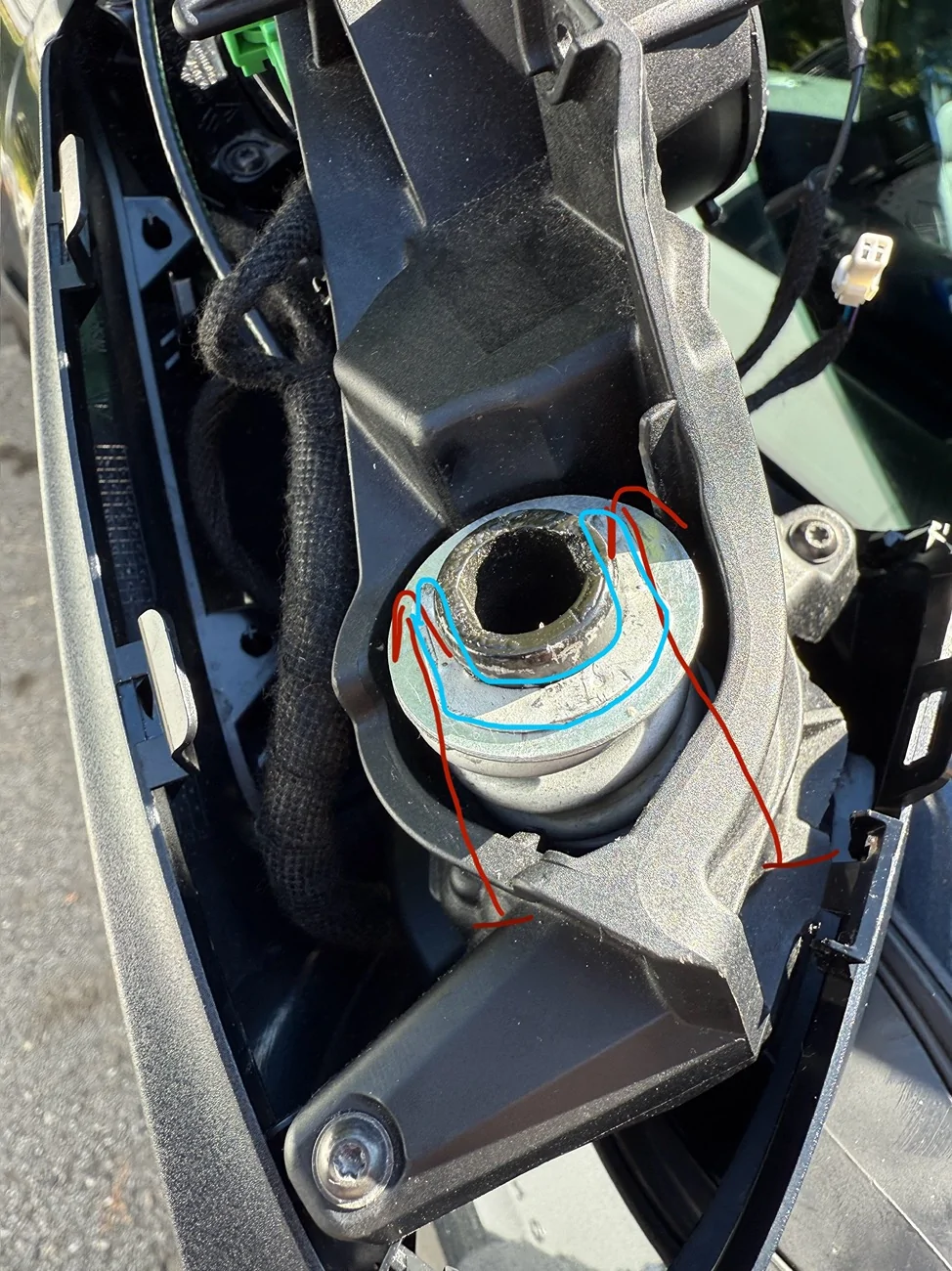 Porsche Taycan Power Folding Mirror turns to wet noodle (aka broken power folding mirror) IMG_7306