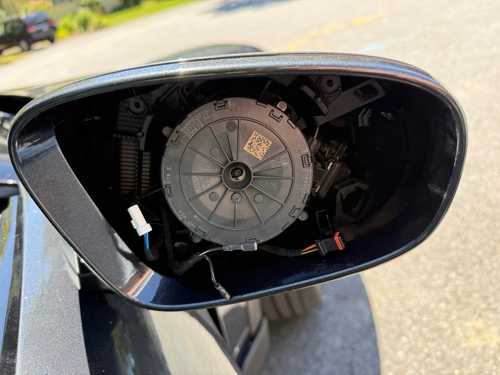Porsche Taycan Power Folding Mirror turns to wet noodle (aka broken power folding mirror) IMG_7323