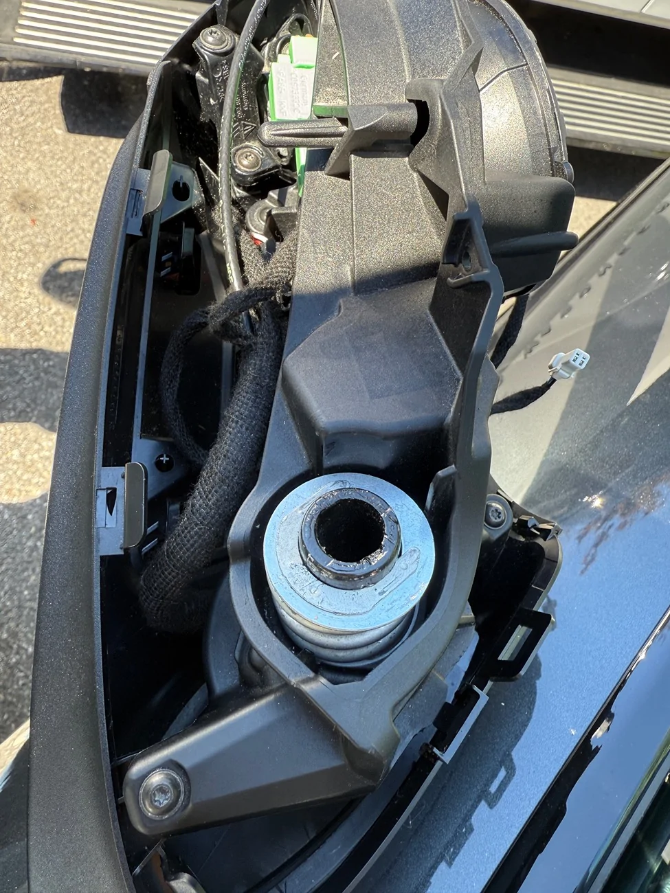 Porsche Taycan Power Folding Mirror turns to wet noodle (aka broken power folding mirror) IMG_7321