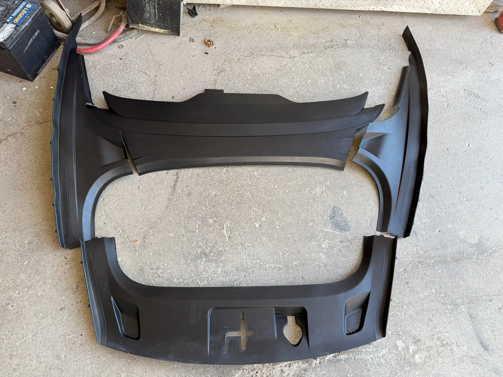 Porsche Taycan Replacing Front Lower Spoiler Cross Turismo Offroad Design Package E9503F04-A6EC-439C-8871-D33A33761115