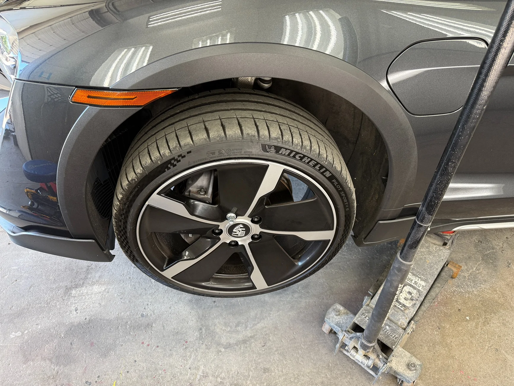 Porsche Taycan Replacing Front Lower Spoiler Cross Turismo Offroad Design Package 67F25D4F-F8C7-4709-8C0C-47759CCDDFF1