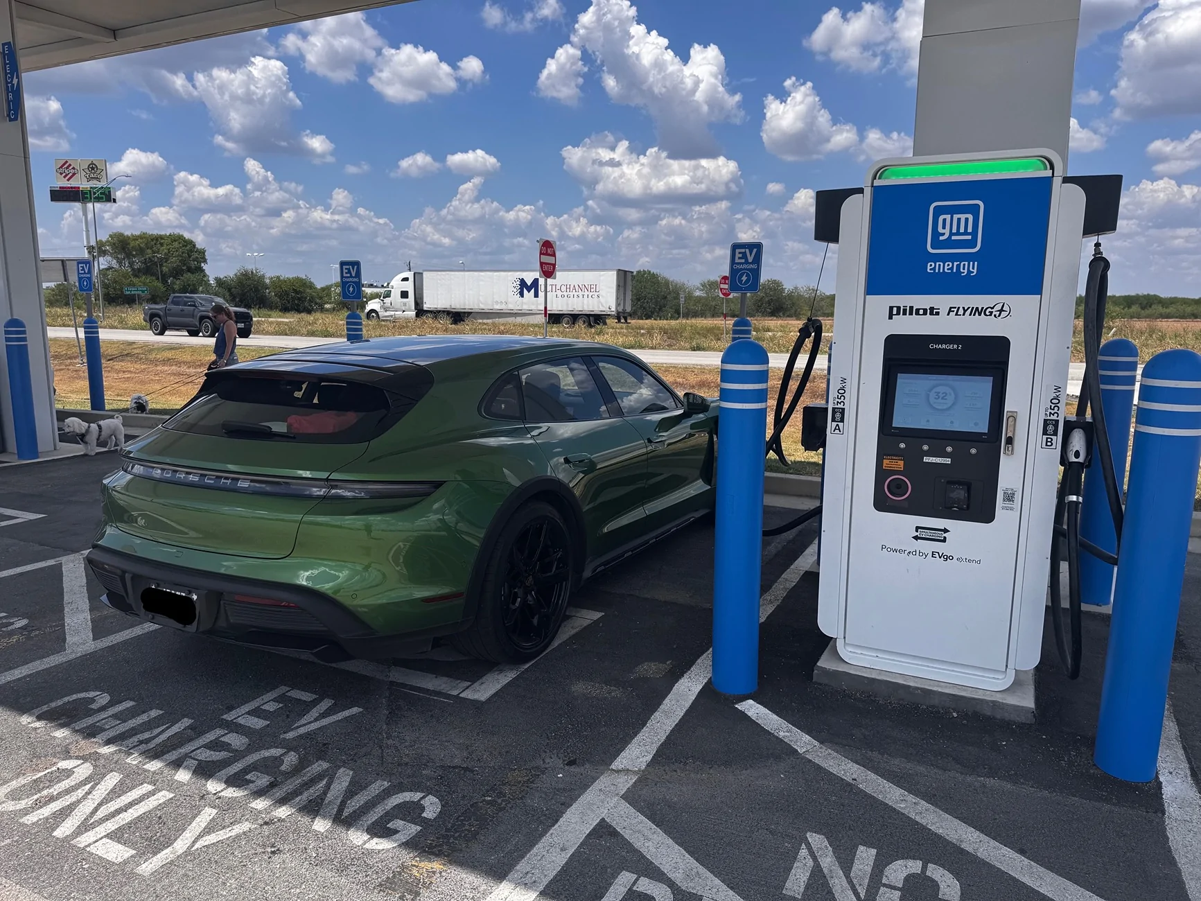 Porsche Taycan EVgo Pilot Flying J Charging Stations - US IMG_3197
