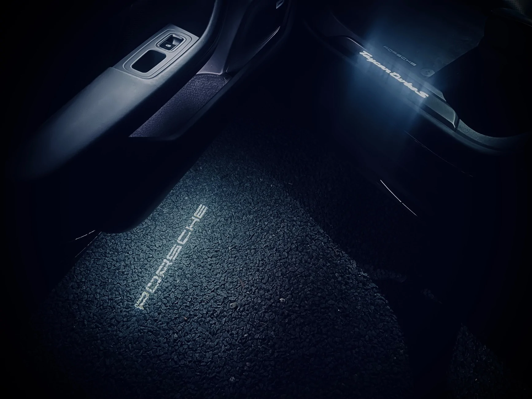 Porsche Taycan Puddle light IMG_6825