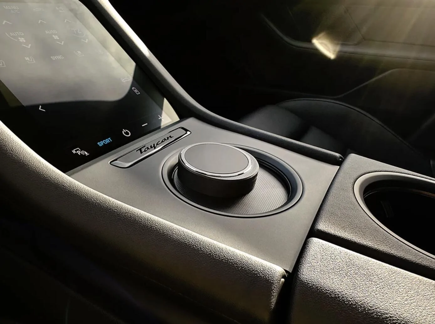 Porsche Taycan Anyone Tried The Rennline Phone Mount Screenshot 2025-08-27 at 16.32.13