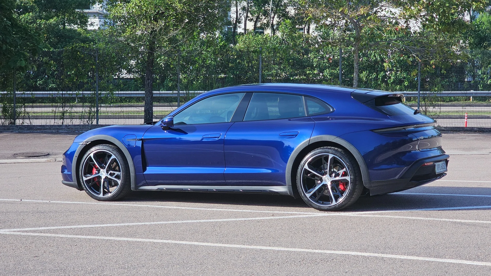 Porsche Taycan GENTIAN BLUE Taycan Club 20250906_172811