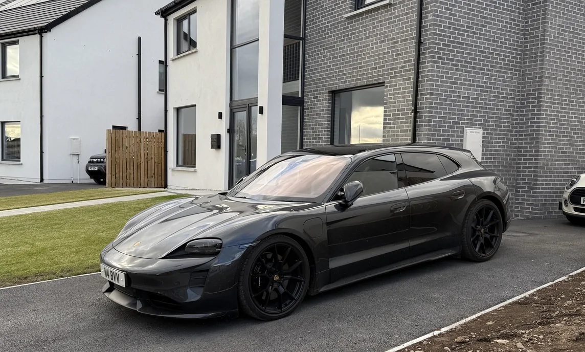 Porsche Taycan Members Say Hello Here! 00CEA615-29D0-4537-8195-28C09234936C_1_105_c