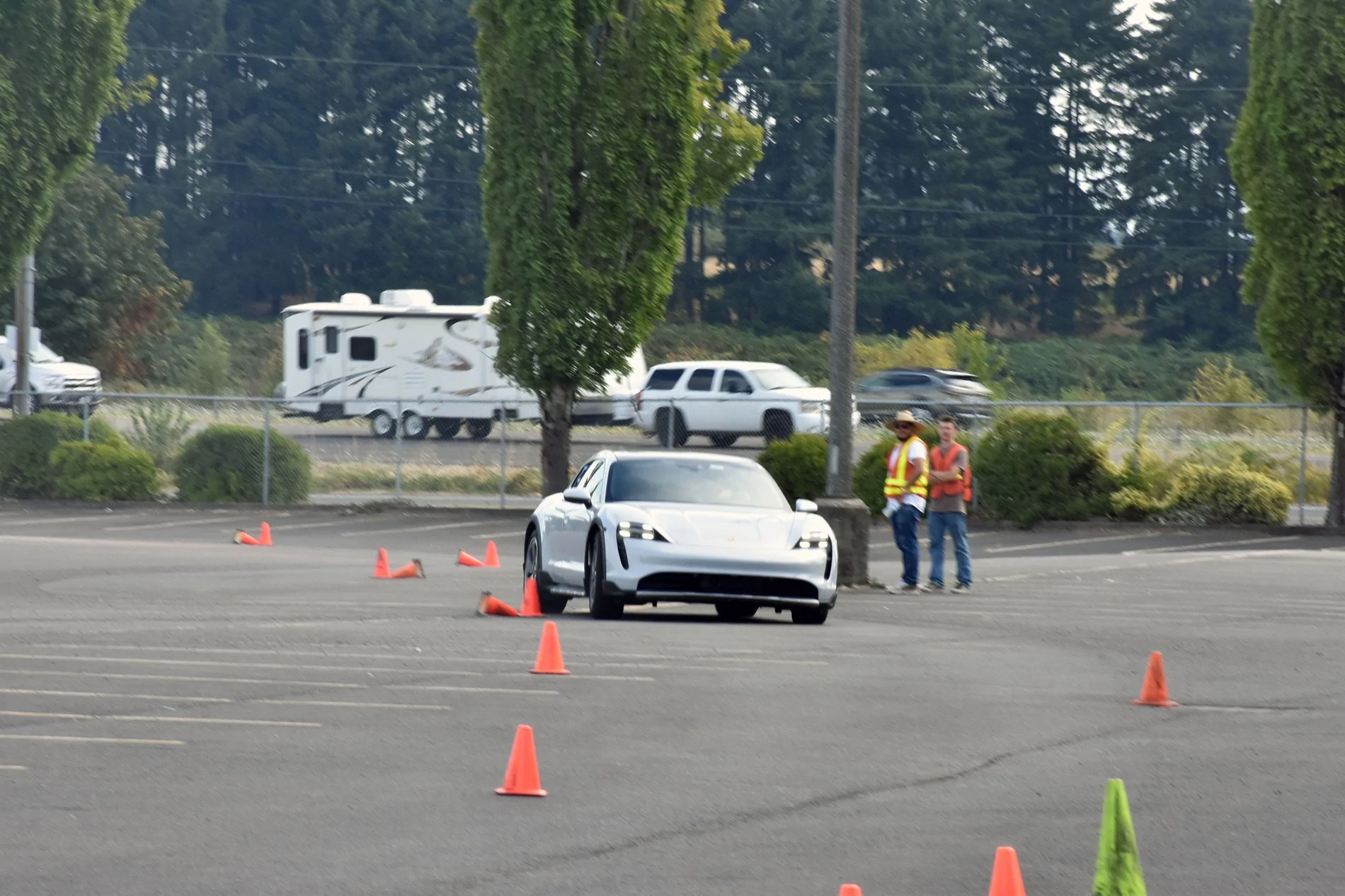 Porsche Taycan Autocross anyone? 539158370_2027595261312635_4799750022815413106_n
