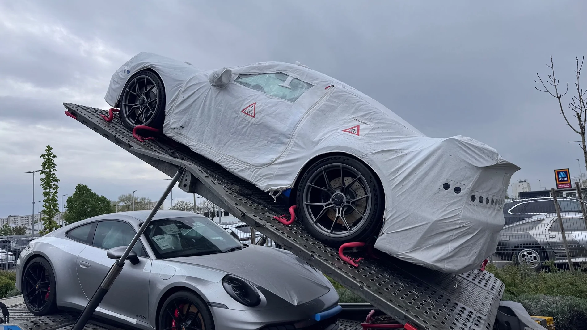 Porsche Taycan Taycan Paint Quality (Thickness Measured) IMG_2313