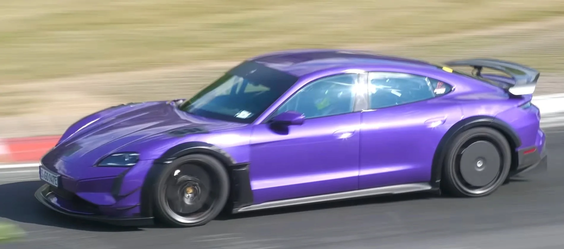 Porsche Taycan Taycan Turbo GT Weissach vs Lucid Sapphire - Savagegeese review Screenshot_20250723_223747_YouTu