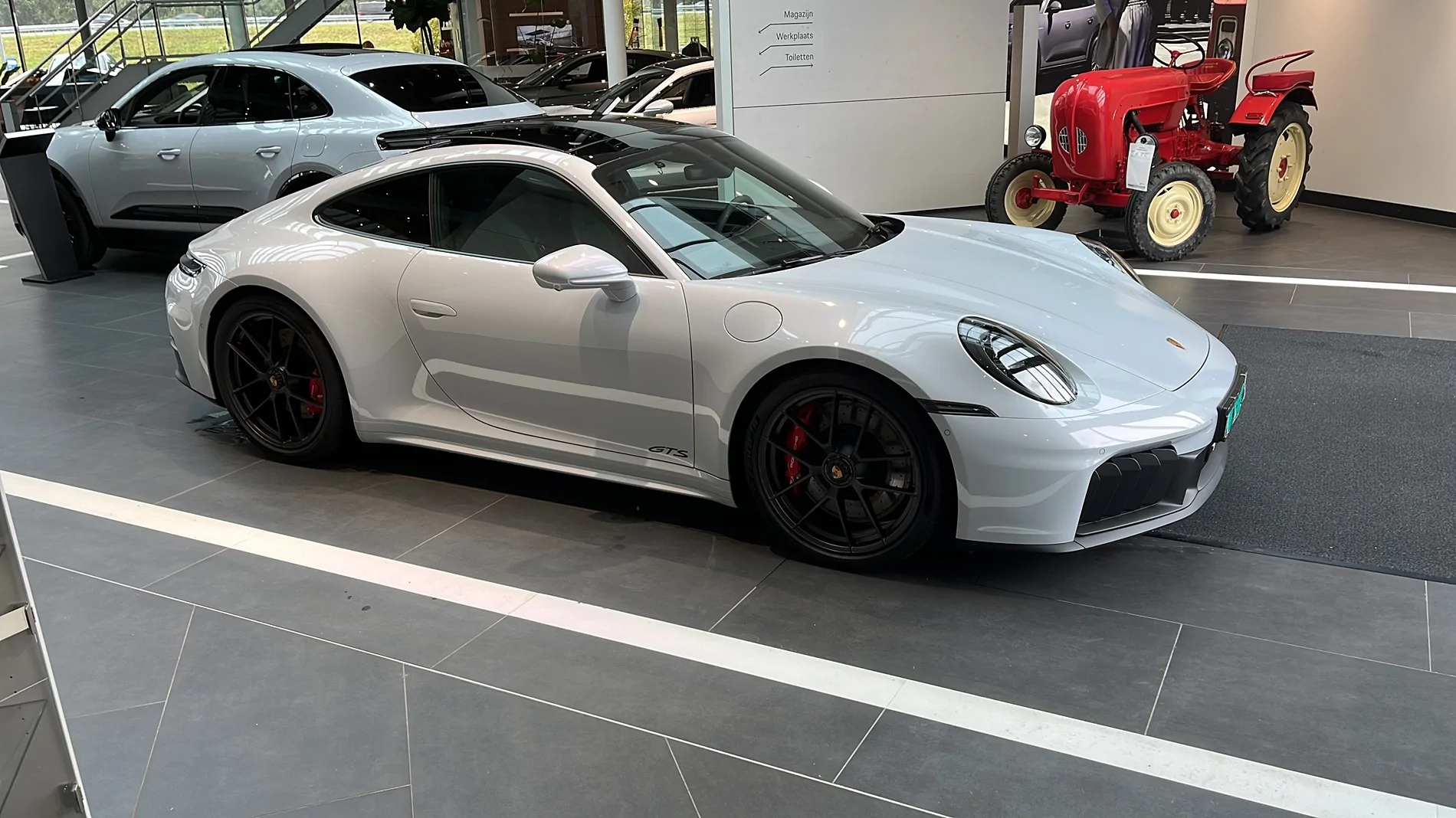 Porsche Taycan "Why Electric Porsches Will Never Make Sense" - video 5A51F55E-3A87-4C0B-A1D6-934CBC8813EF