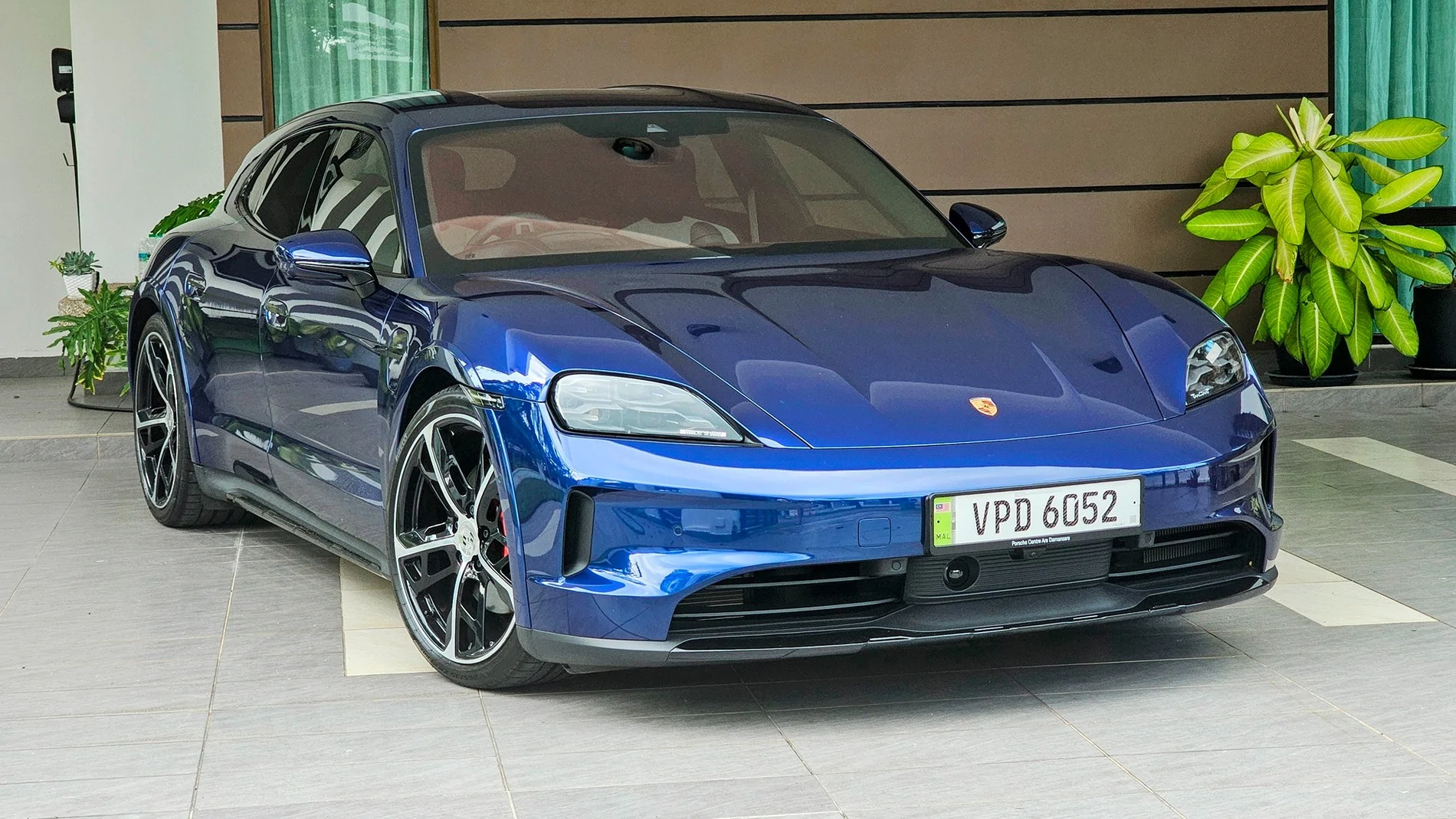 Porsche Taycan Taycan CT 4S MY config Porsche-Taycan-Cross-Turismo-Painted-Wheel-Arches-20250928-4