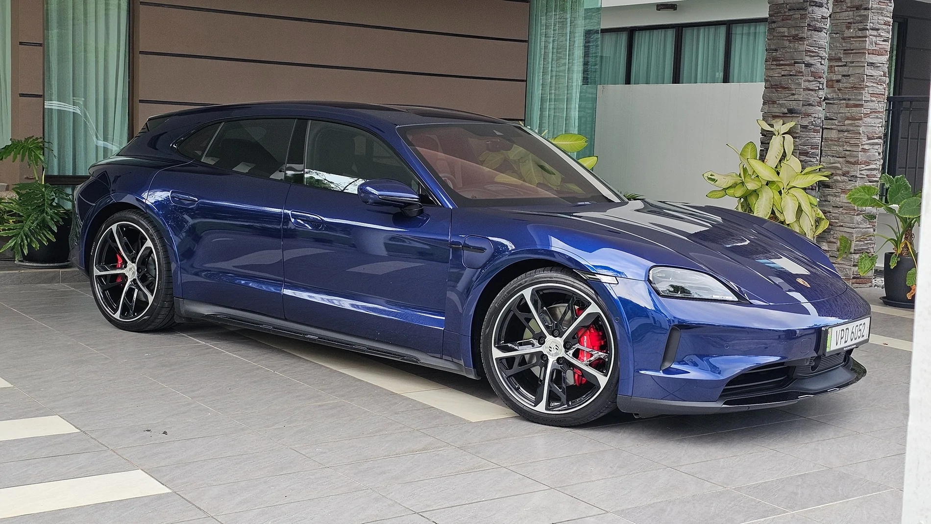 Porsche Taycan Taycan CT 4S MY config Porsche-Taycan-Cross-Turismo-Painted-Wheel-Arches-20250928-5