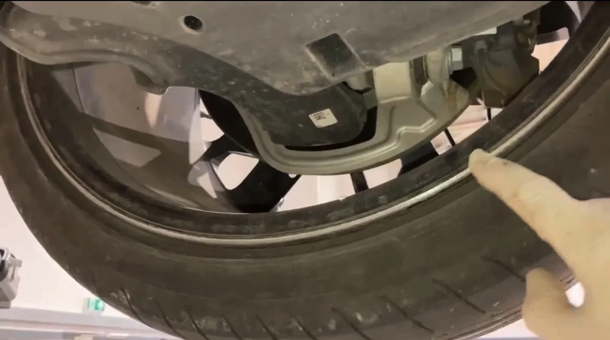 Porsche Taycan Unexplained damage to the inside rim of the car IMG_5113