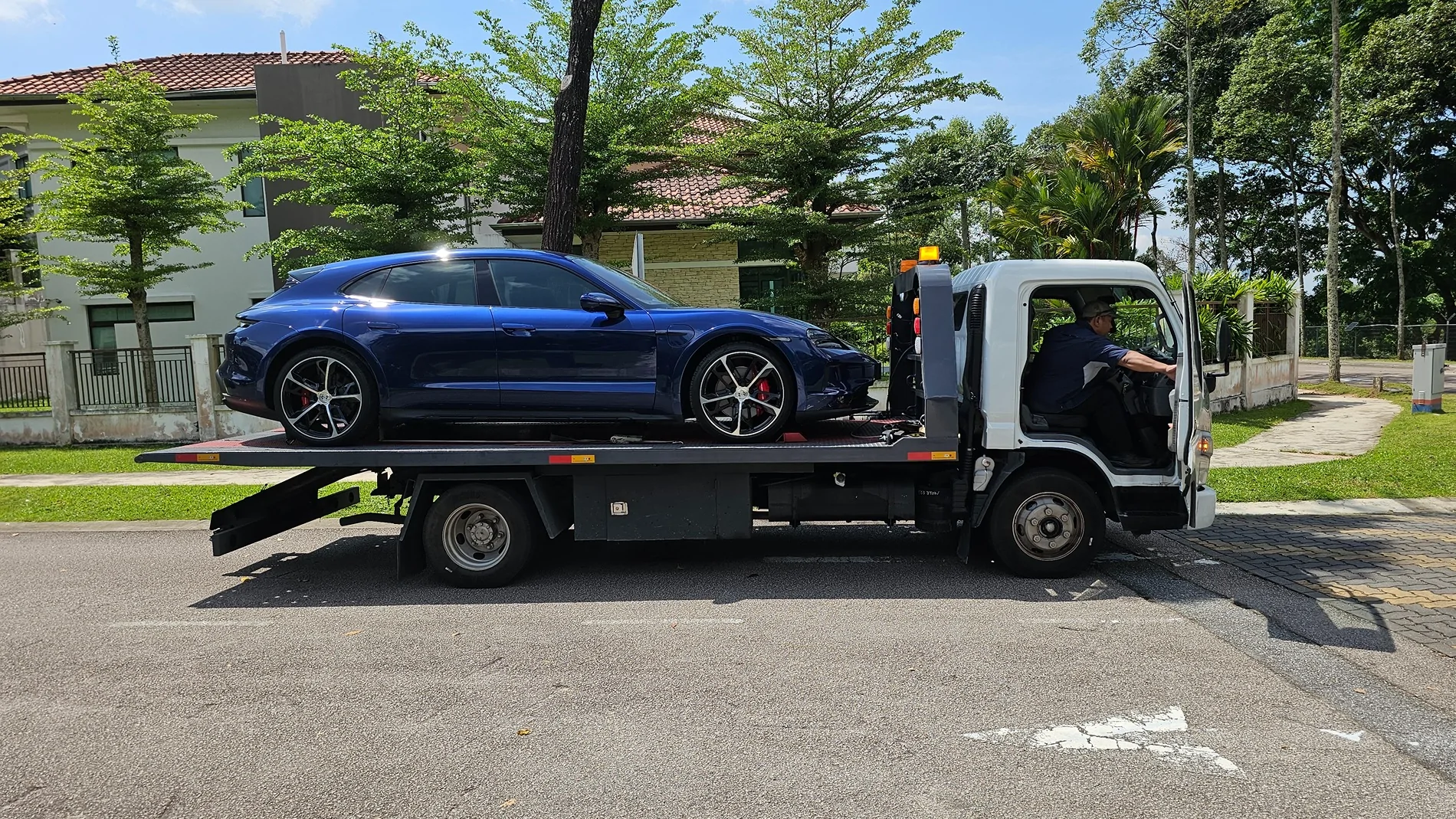 Porsche Taycan Active Ride failure 20251008_111234