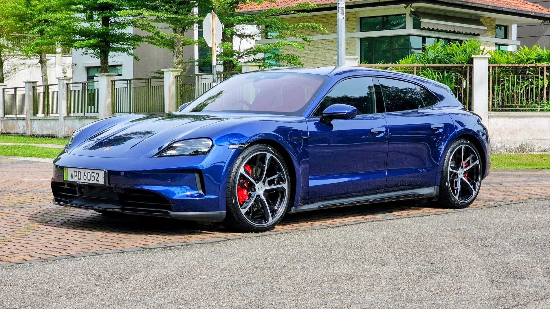 Porsche Taycan Taycan CT 4S MY config Porsche-Taycan-CT4S-Gentian-20251005-03