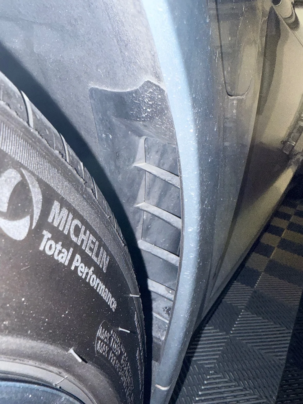 Porsche Taycan Quick question - front wheel fender lining IMG_6020