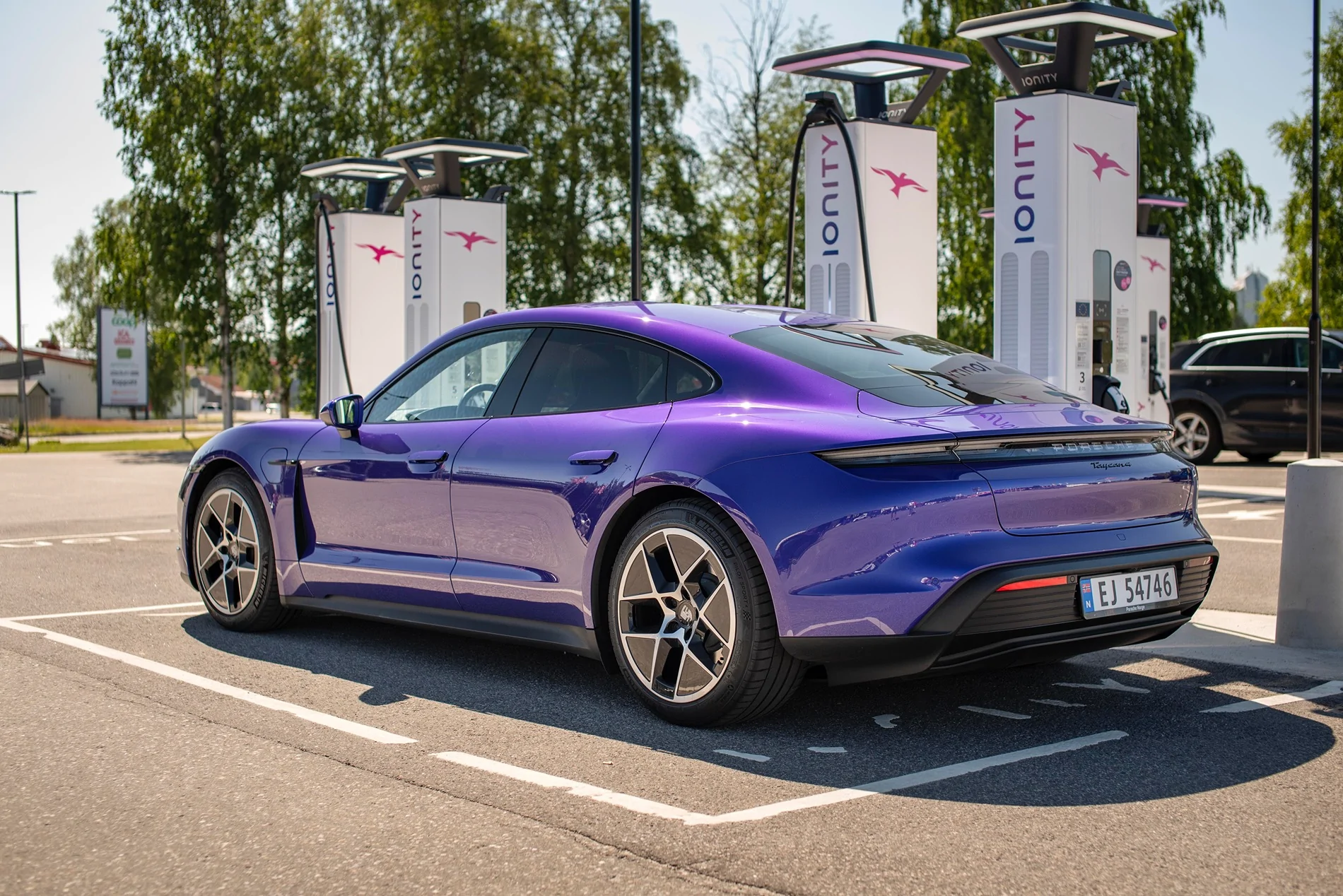 Porsche Taycan PURPLE SKY METALLIC Taycan Club IMG_9068