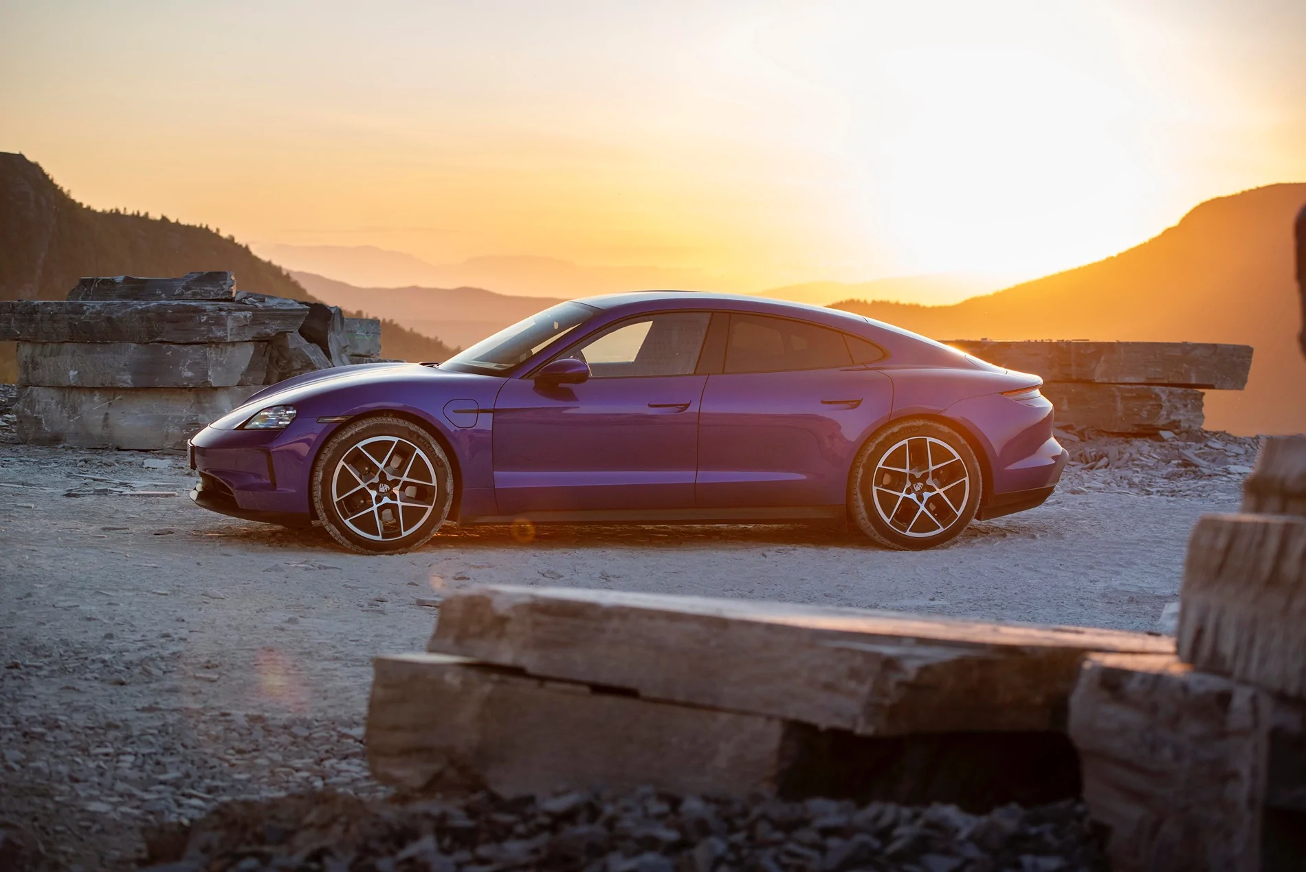 Porsche Taycan PURPLE SKY METALLIC Taycan Club IMG_9072