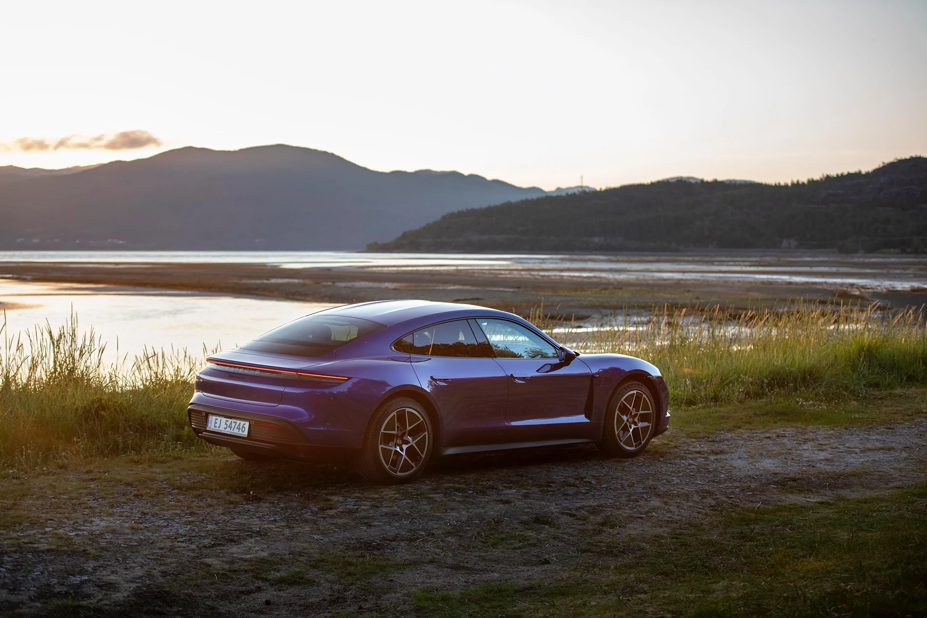 Porsche Taycan PURPLE SKY METALLIC Taycan Club IMG_9073