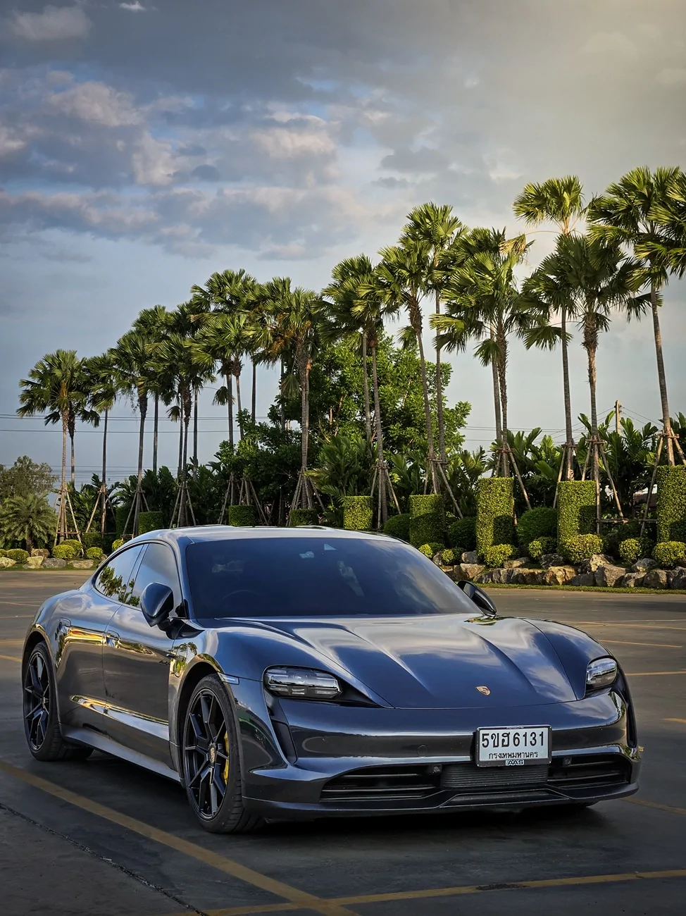 Porsche Taycan VOLCANO GREY Taycan Club 20250624_174353