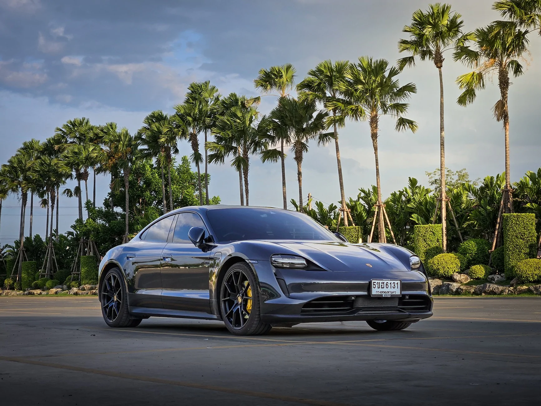 Porsche Taycan VOLCANO GREY Taycan Club 20250624_174231 (1)