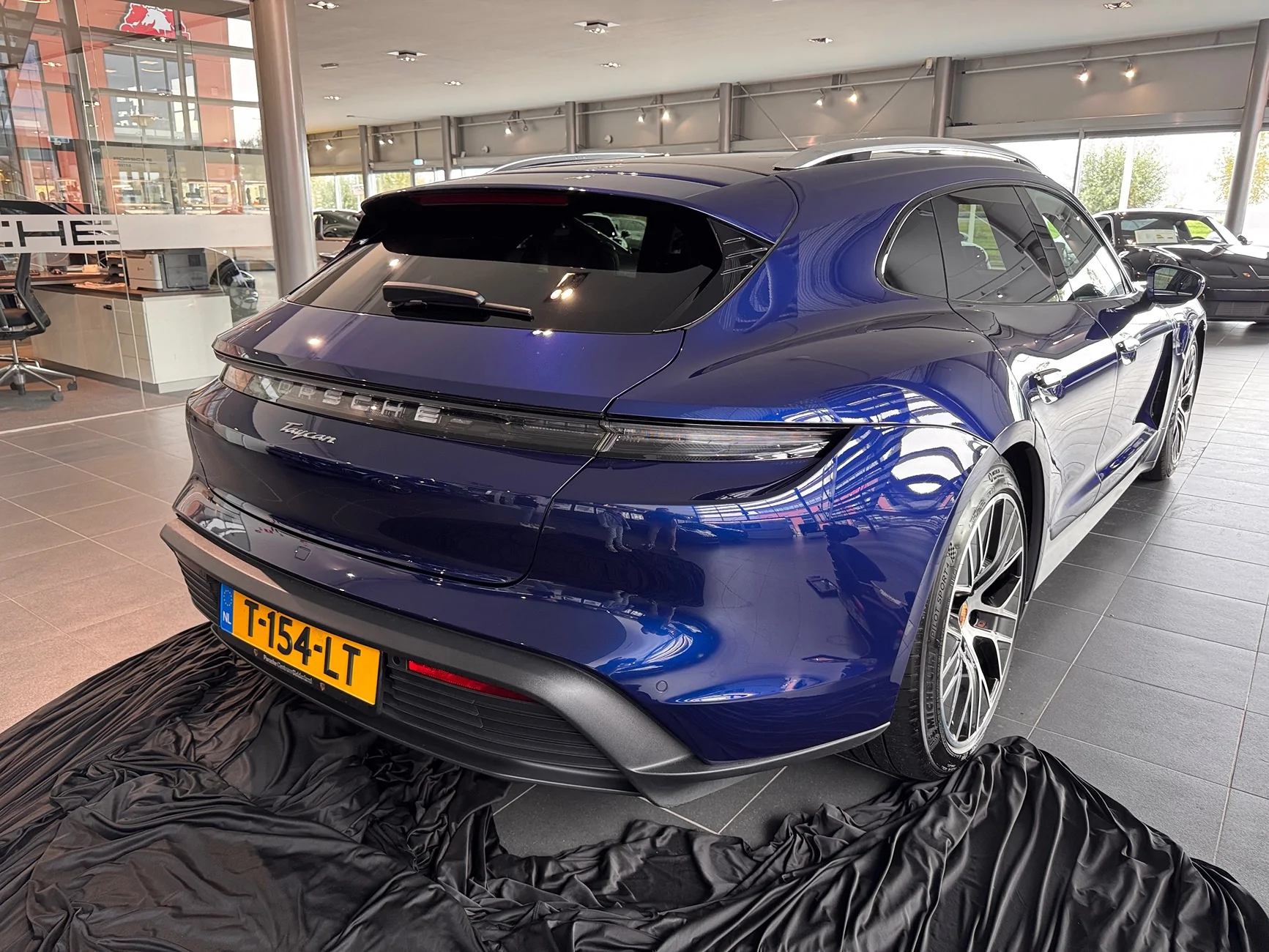 Porsche Taycan GENTIAN BLUE Taycan Club IMG_3041