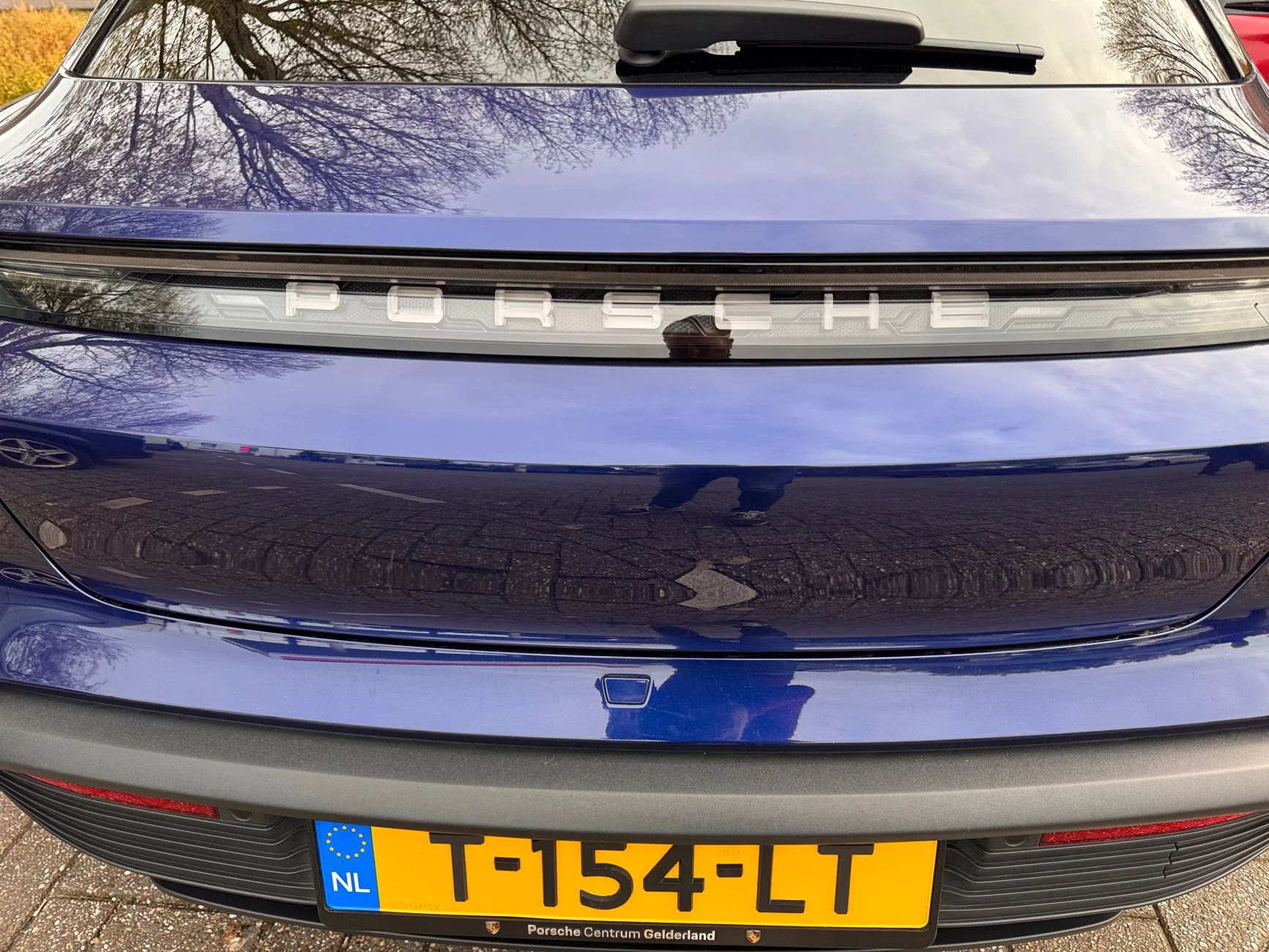 Porsche Taycan Badge or not IMG_3266