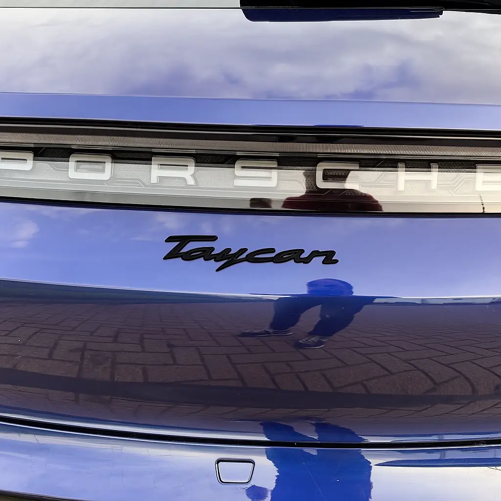 Porsche Taycan Badge or not CEE6185E-4F3B-43AA-8298-9581A9F89831