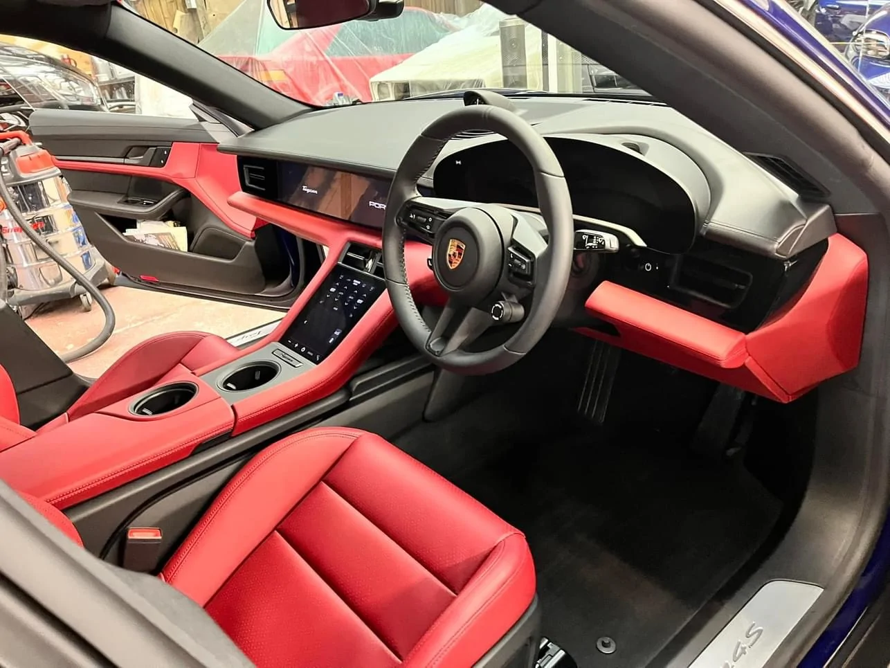 Porsche Taycan Guards Red Exterior / Black-Red Interior IMG_0058