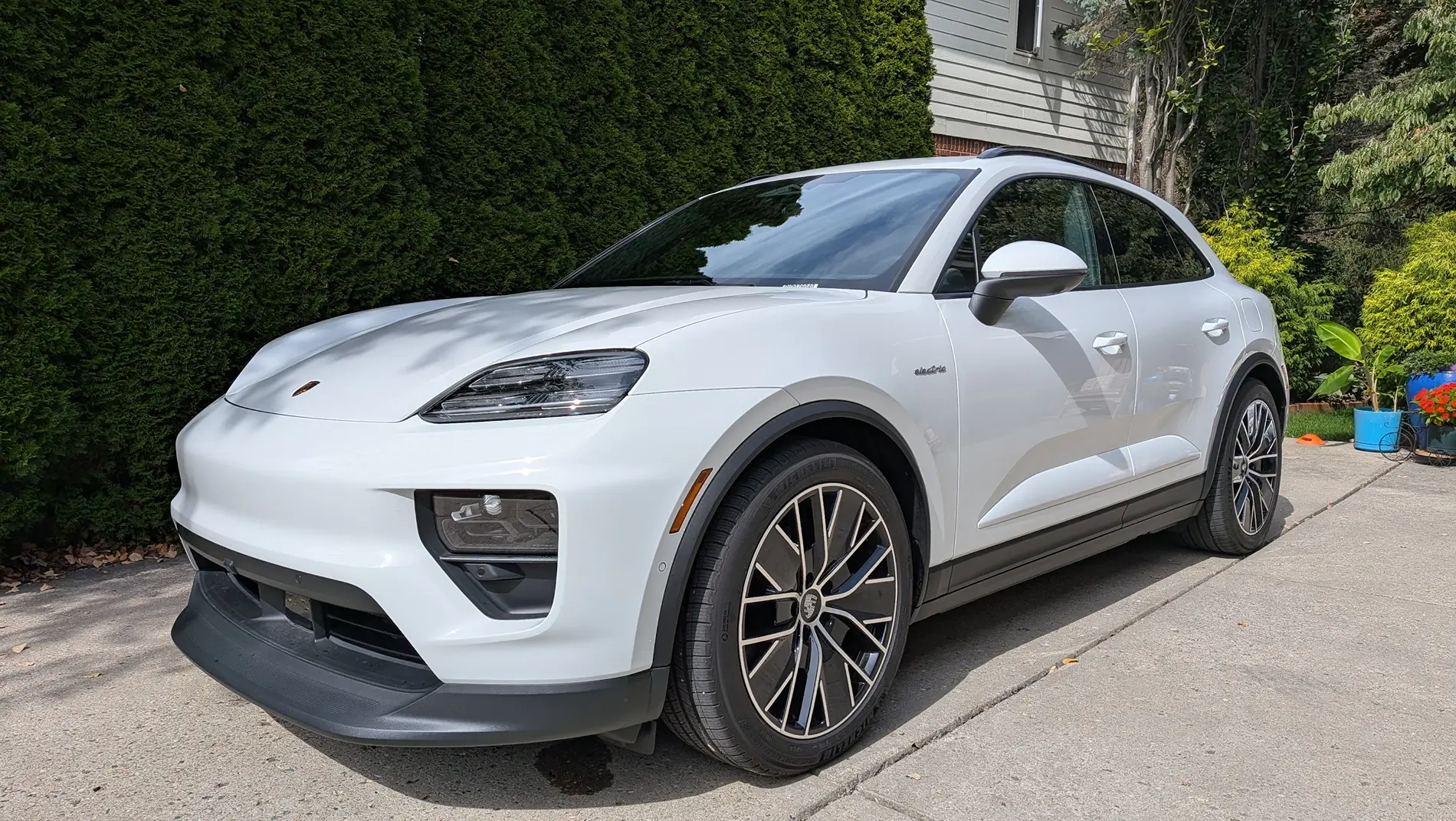 Porsche Taycan Loving this Macan EV 1762608490375-ef