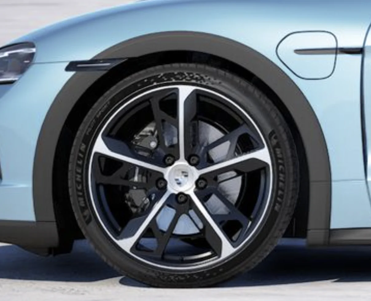Porsche Taycan Trade your 21" wheels with me? 21in Cross Turismo Design Wheel (shiny unpainted front face)
