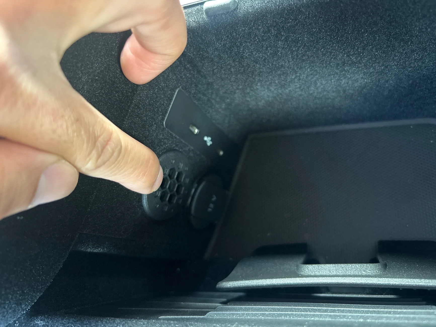 Porsche Taycan What’s the purpose of the cooling vent INSIDE the center storage compartment? imag