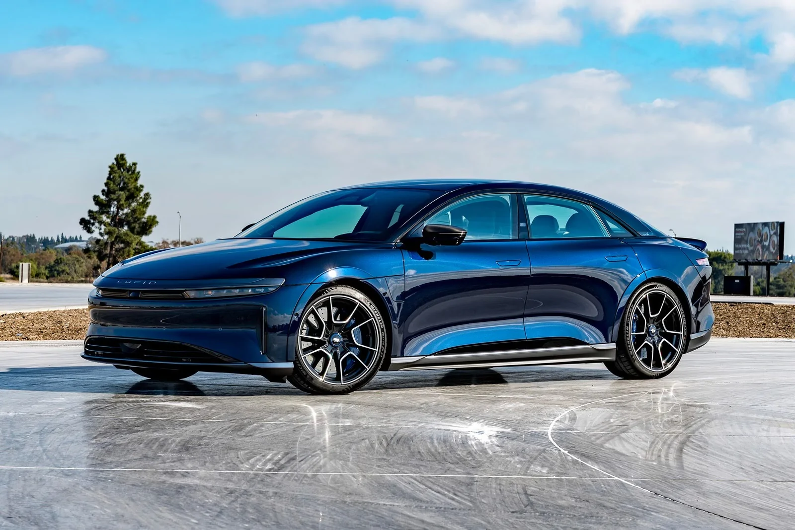 Porsche Taycan 2026 Cayenne EV World Premiere 🚀  Up to 1139 HP, 0-62 in 2.5s IMG_4209