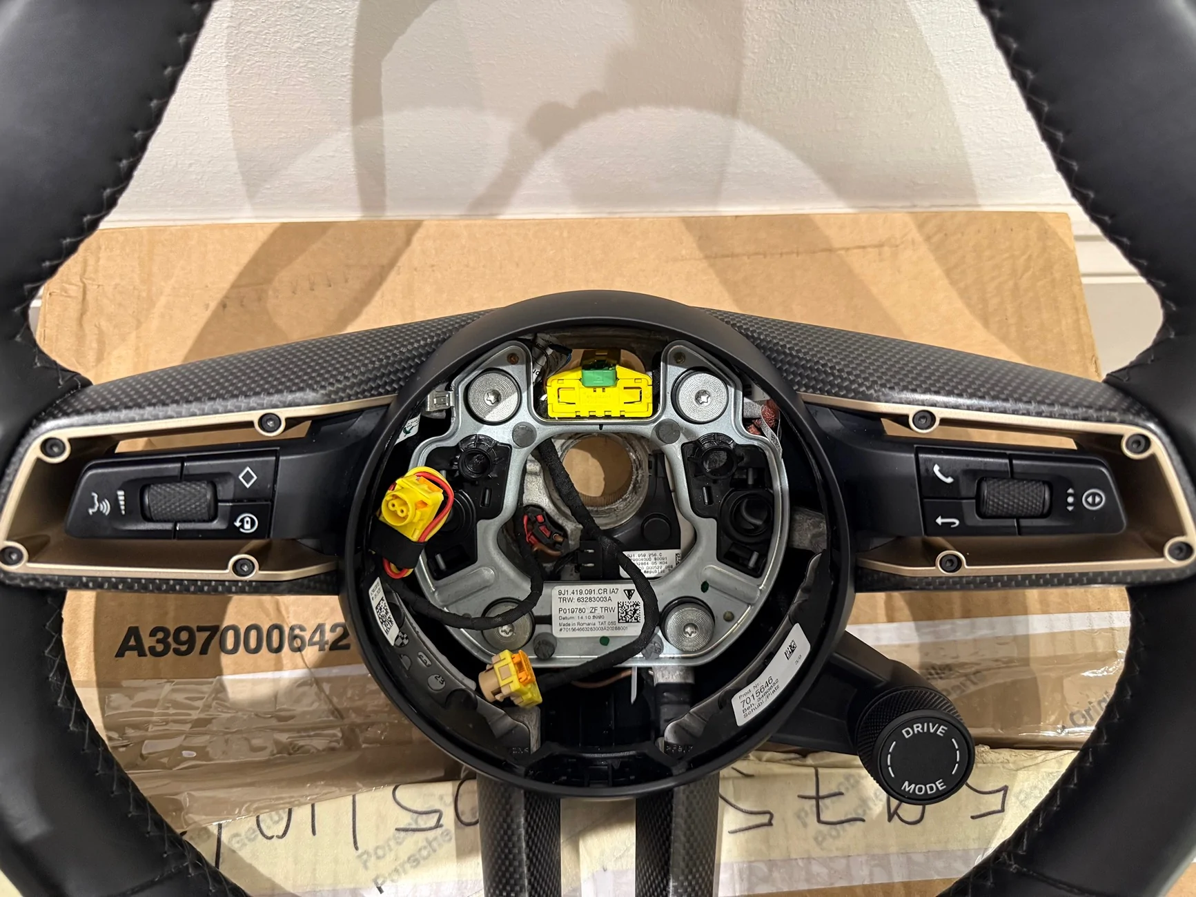 Porsche Taycan Anyone swapped a steering wheel over? IMG_7084