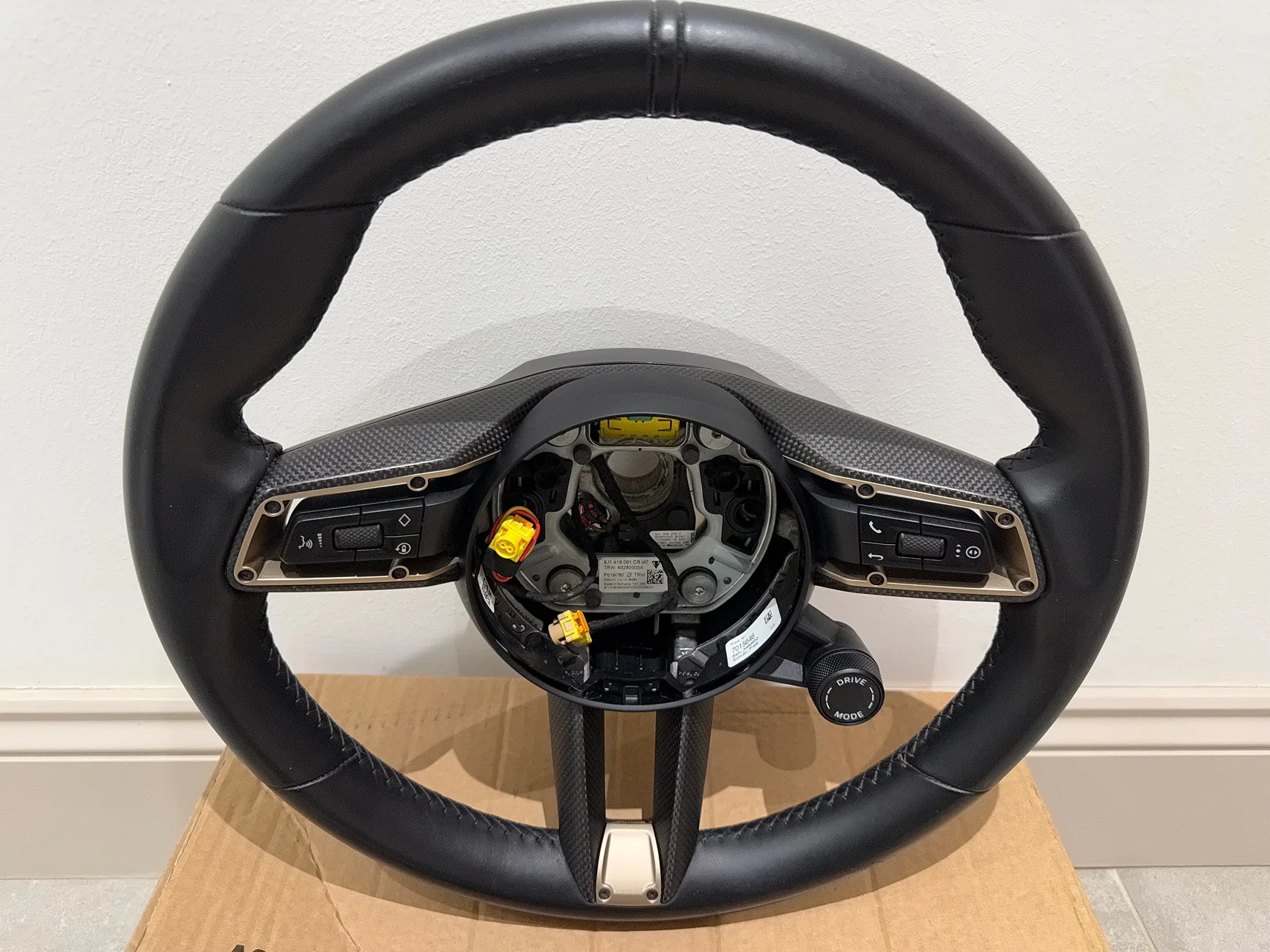 Porsche Taycan Anyone swapped a steering wheel over? IMG_7081