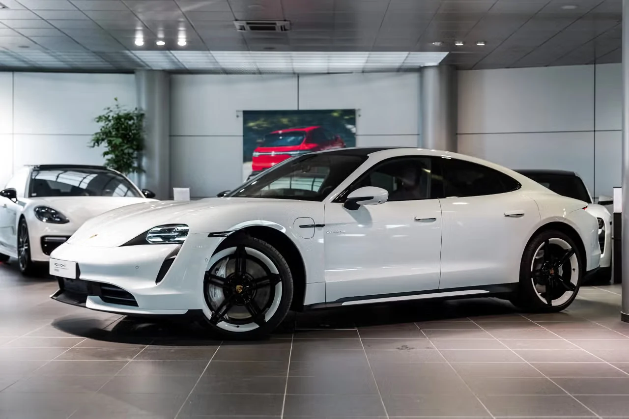 Porsche Taycan PCM updates on the J1.1 1280