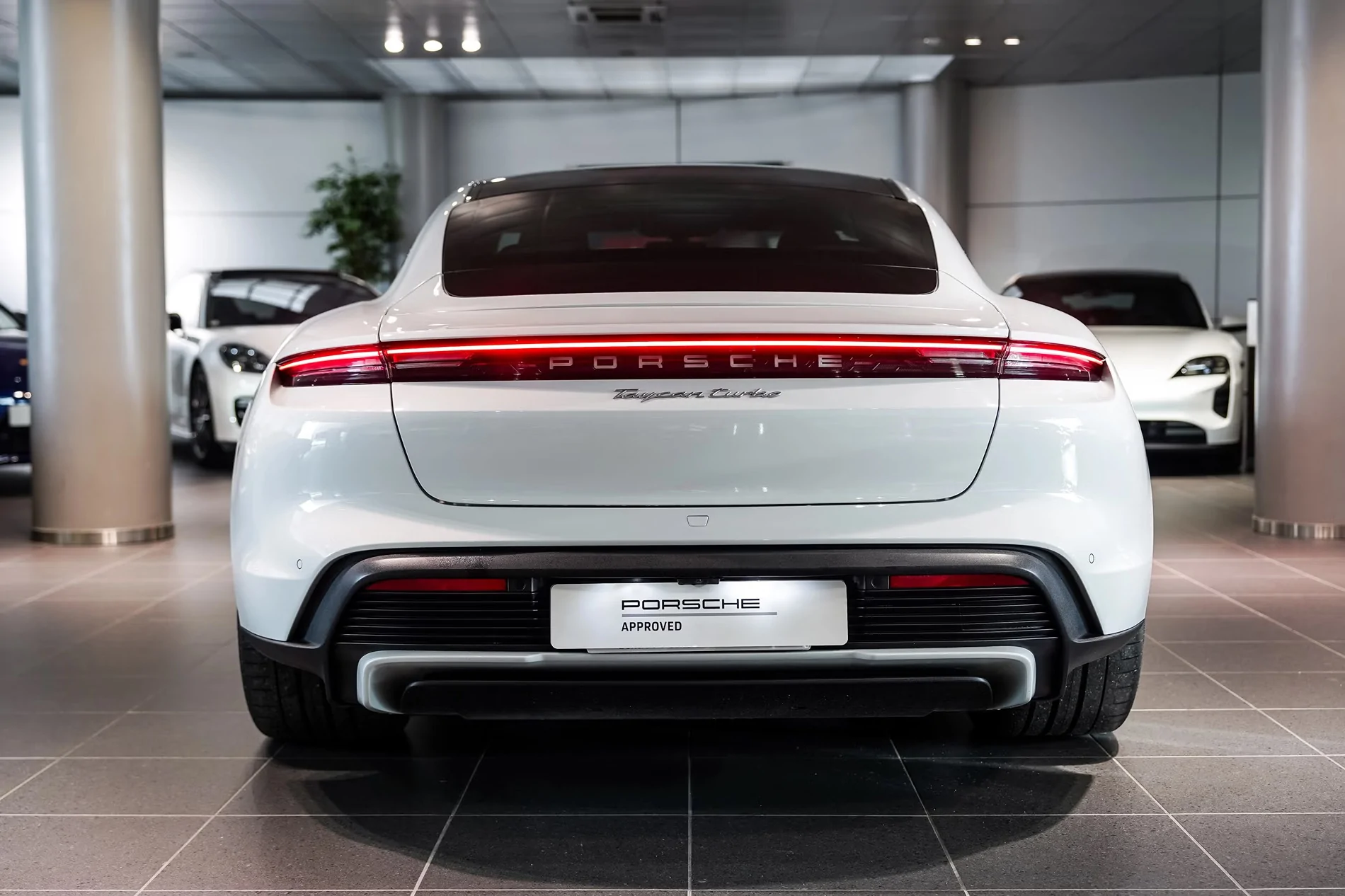 Porsche Taycan PCM updates on the J1.1 3840_1