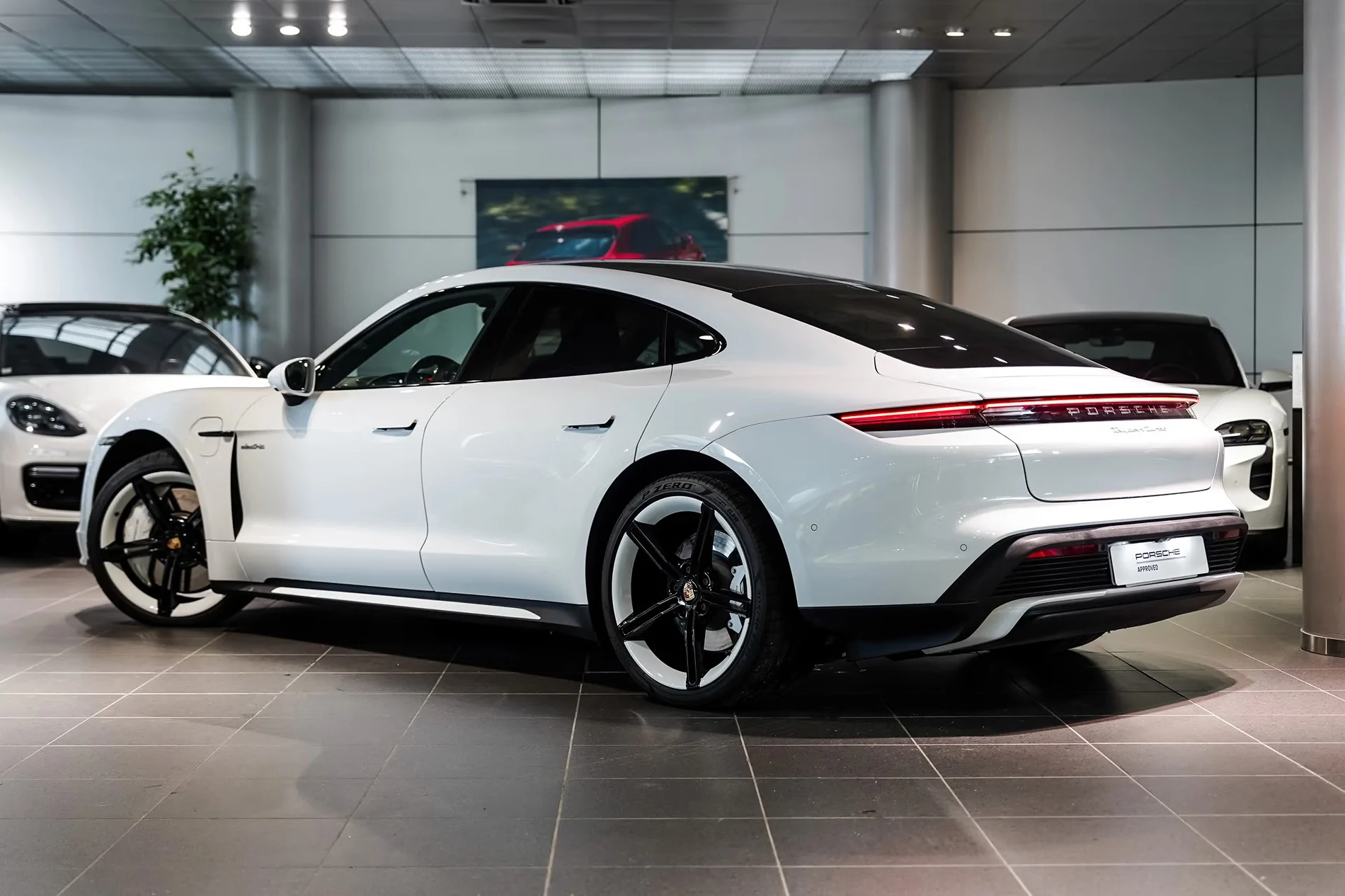 Porsche Taycan PCM updates on the J1.1 3840_3