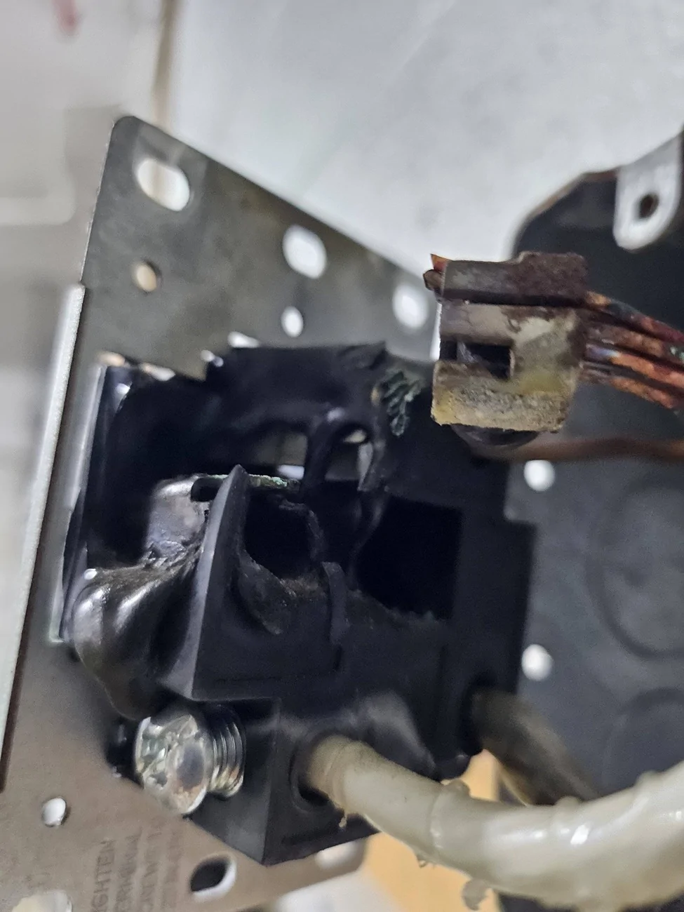 Porsche Taycan Uneven home charging issue using Porsche Mobile Charger Connect? 57847-0e3e2c35a45f68c397e76ca691e99e9a