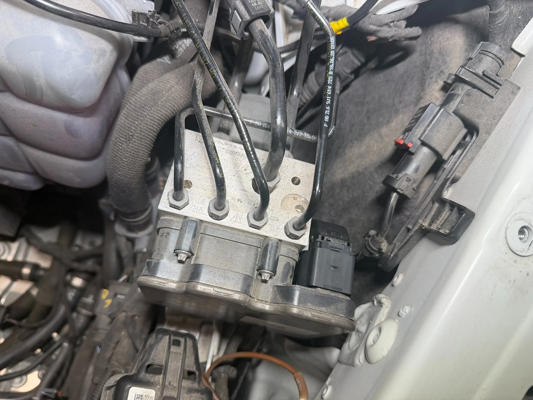 Porsche Taycan Taycan ACC Retrofit - DIY how-to install instructions IMG_8603.HEIC