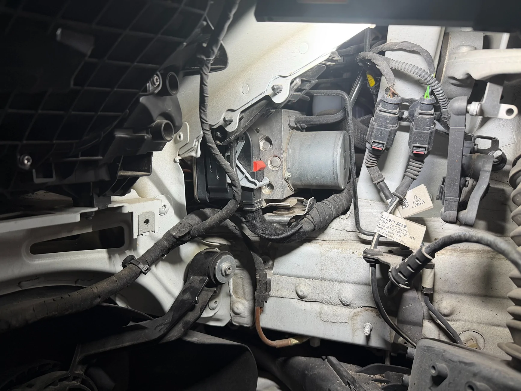 Porsche Taycan Taycan ACC Retrofit - DIY how-to install instructions IMG_8384.HEIC