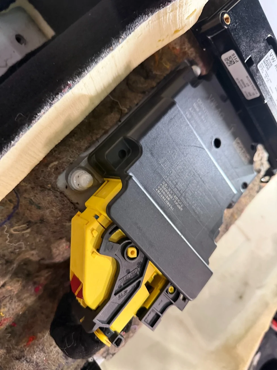 Porsche Taycan Taycan ACC Retrofit - DIY how-to install instructions IMG_8618.HEIC