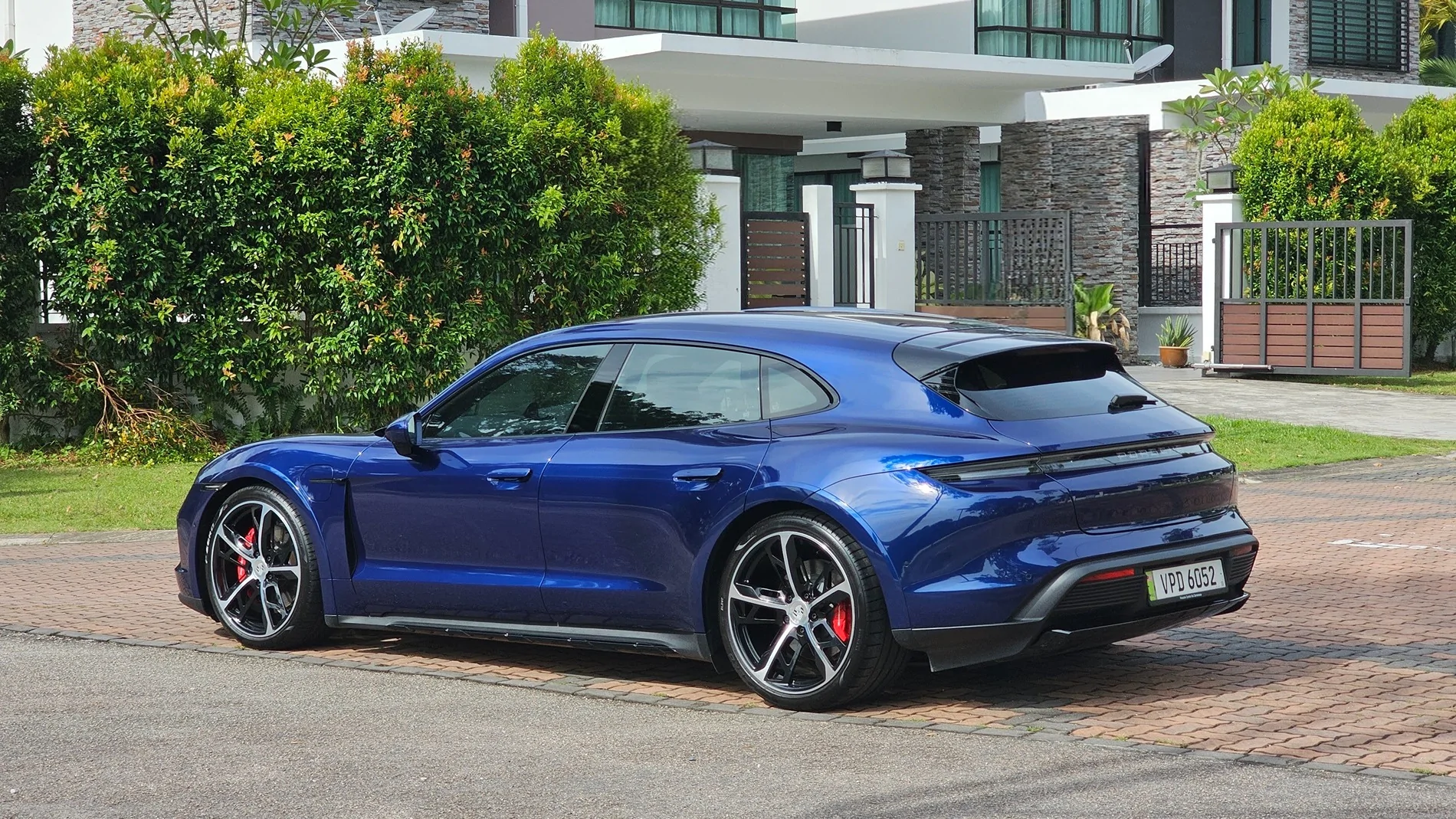Porsche Taycan Gentian Blue with PPF? 1000002775