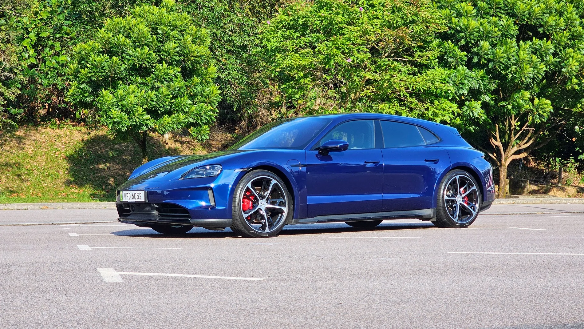 Porsche Taycan GENTIAN BLUE Taycan Club 20251225_172343 (1)